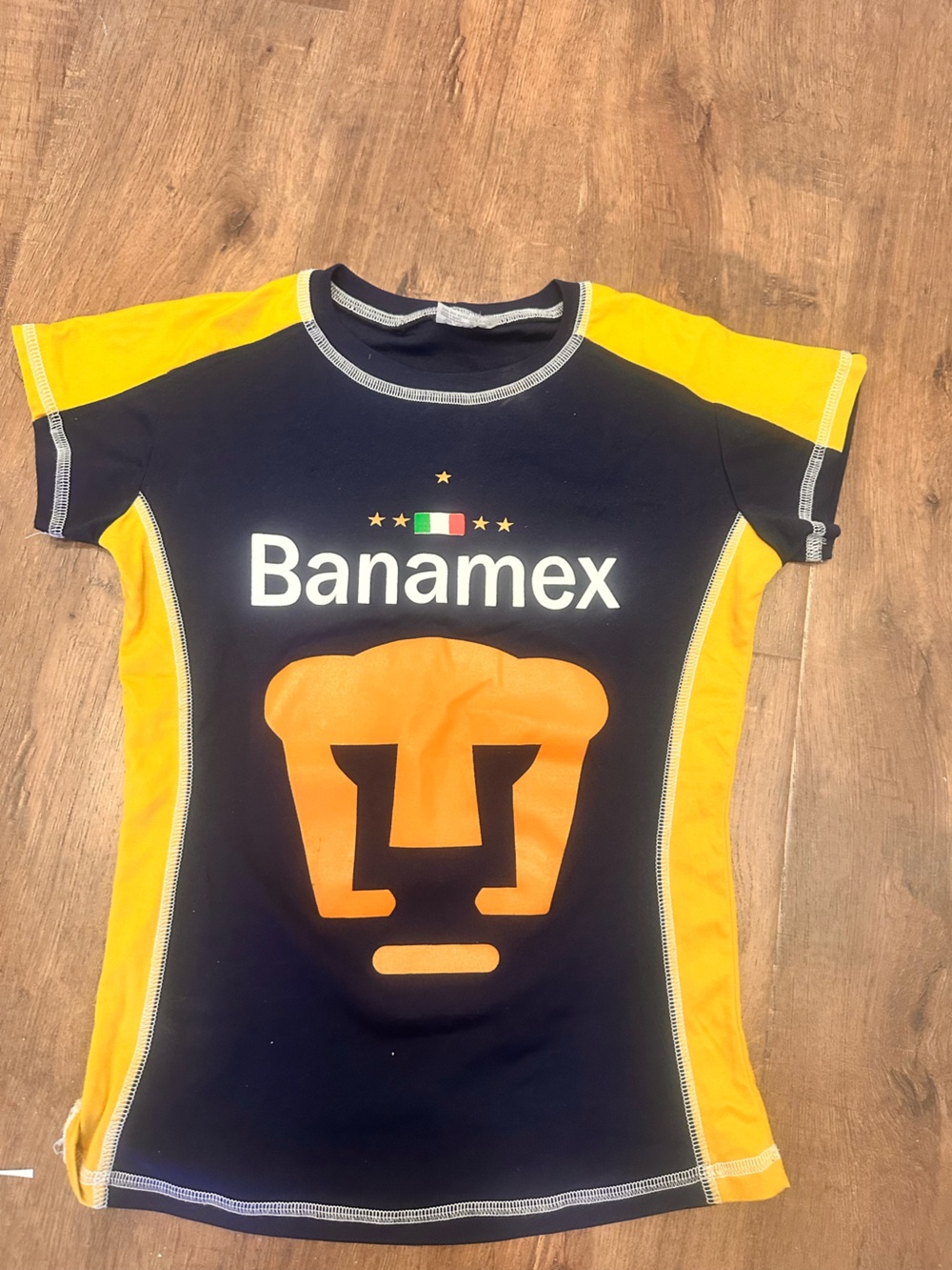 Banamex pumas tee size small